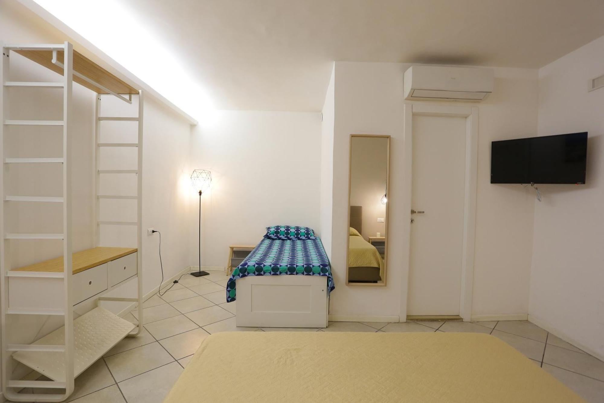 Domus Zapata Hotel Наполи Екстериор снимка